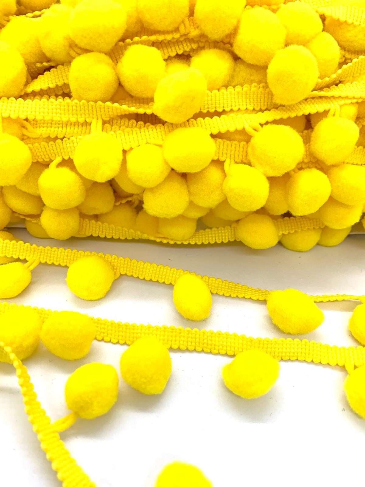 MILLARE POMPON UNICOLOR DE 3CM