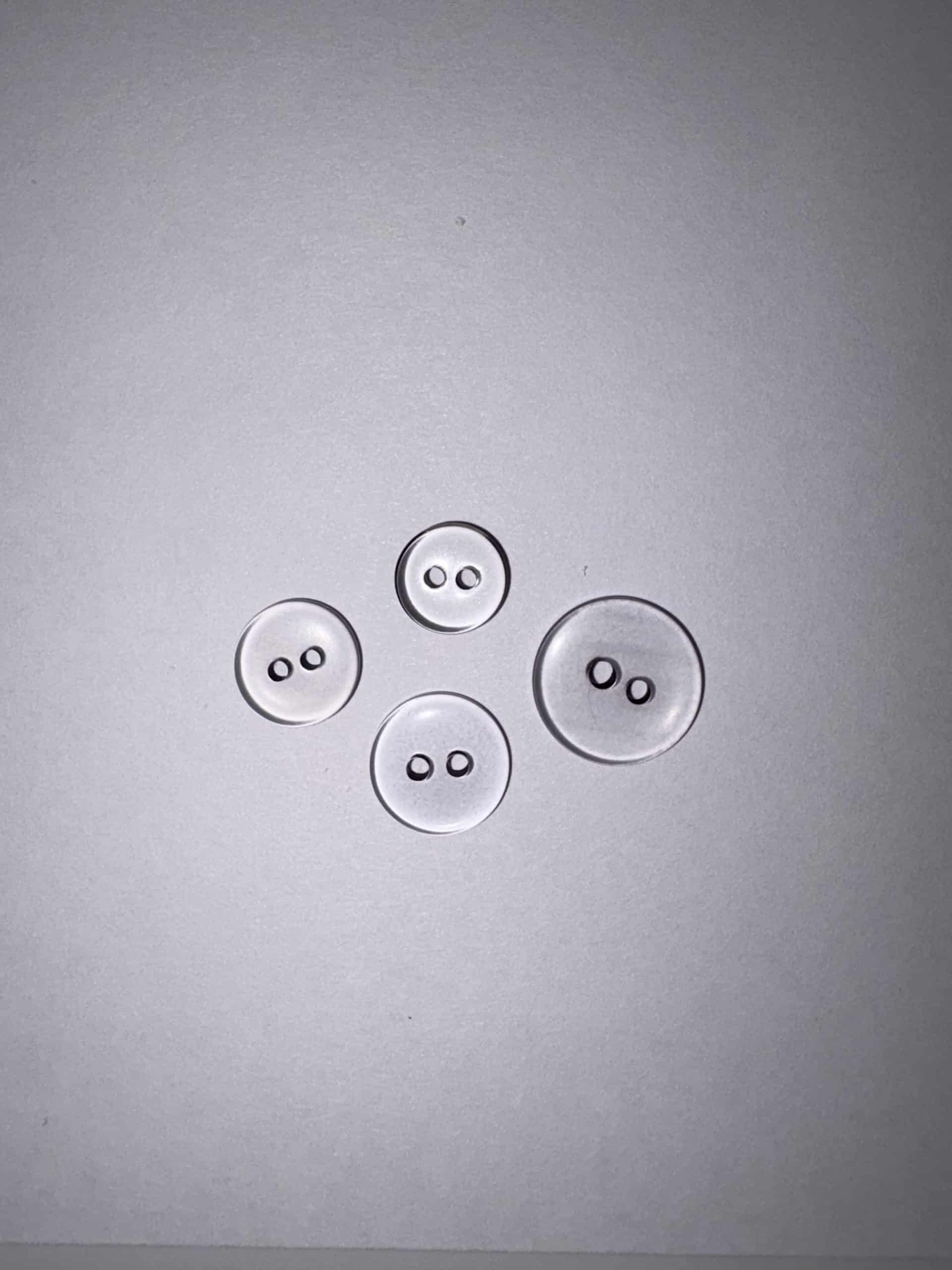 BOTÓN OJOS NEGROS 2 HUECOS